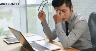 Cover Akses Kerja didepan komputer